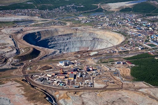 Mir diamond mine in Russia — second largest hole in the Earth